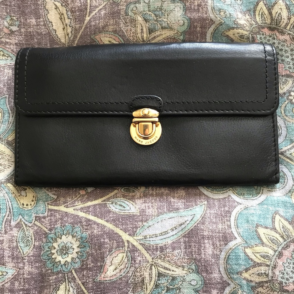 NWOT MARC JACOBS wallet with gold buckle.